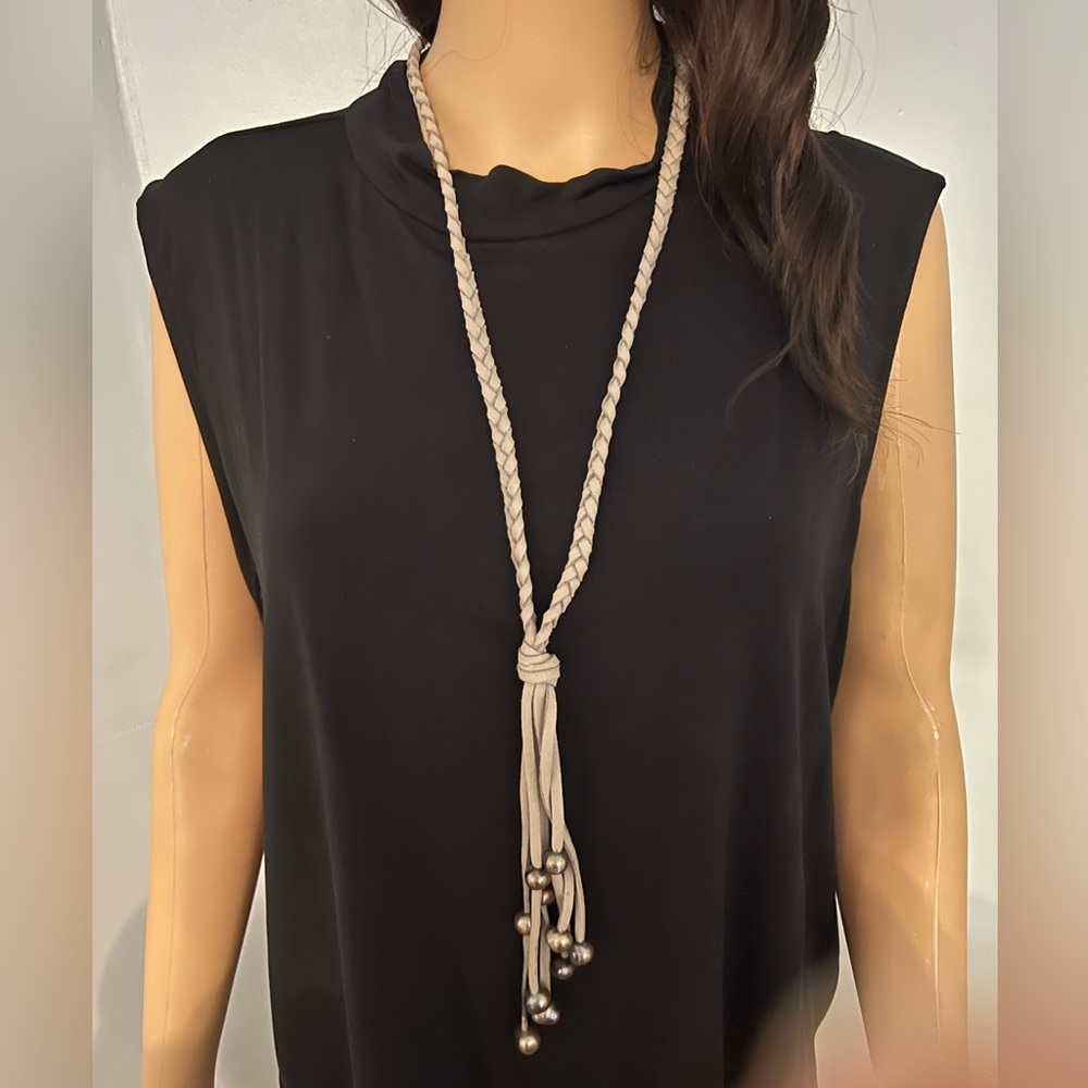 FRESH WATER PERL NECKLACE.NATURE LEATHER